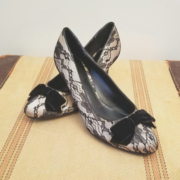 Fioni Shoes Fioni Black Lace Kitten Pumps With Velvet